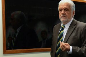 Jacques Wagner deixa liderança do governo no Senado Federal
