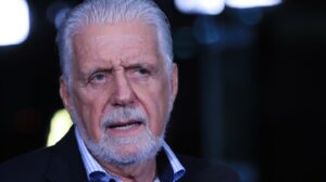 Jaques Wagner diz que sua relação com Vorcaro é “praticamente zero”