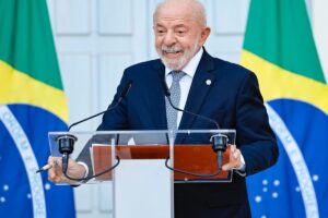 Lula assina adesão do RJ ao Propag e anuncia novos investimentos