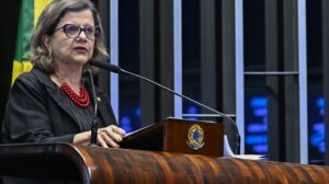 Lula escolhe Teresa Leitão para assumir liderança do governo no Senado