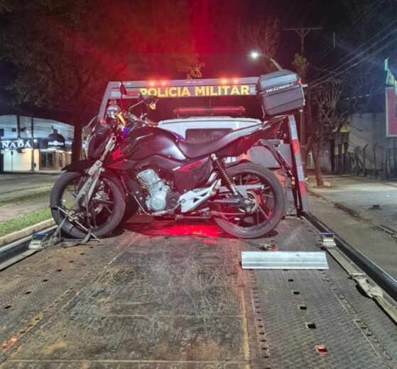 Motociclista foge da PM, avança semáforos e acaba abordado com droga em Maringá