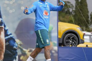 Neymar não viaja com seleção para Cleveland; segue em tratamento