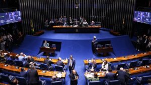 PEC pelo fim da escala 6x1 aguarda tramitação no Senado