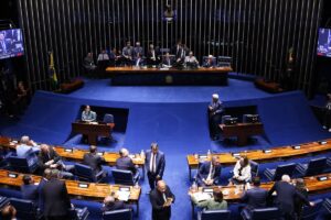 PEC pelo fim da escala 6x1 aguarda tramitação no Senado