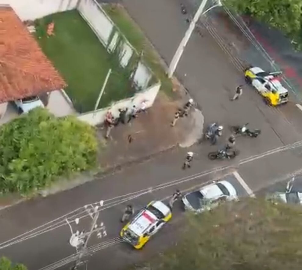PM recupera carro furtado e apreende três adolescentes após cerco com apoio de helicóptero em Maringá; VÍDEO