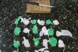 Pai denuncia o próprio filho para a Polícia após flagrar adolescente escondendo drogas dentro de casa, em Mandaguari