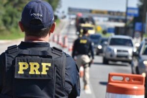 Pai é suspeito de abandonar o próprio filho de 11 anos em ponto de apoio de rodovia e acaba na delegacia