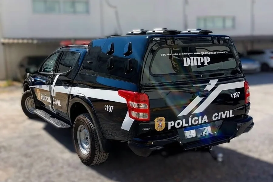 Pai espanca filha de 12 anos até a morte após ver conversa com garoto