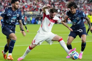 Paraguai vence por 1 a 0 e elimina Turquia no grupo D da Copa