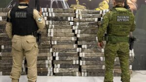 Polícia Rodoviária estadual apreende uma tonelada de maconha em esconderijo na região de Maringá