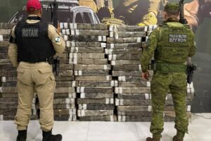 Polícia Rodoviária estadual apreende uma tonelada de maconha em esconderijo na região de Maringá