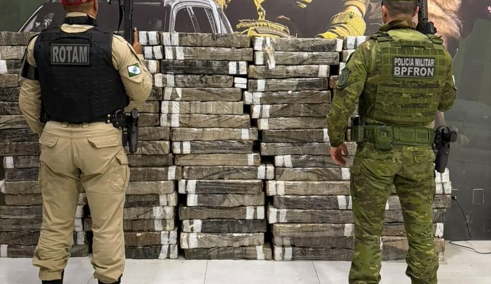 Polícia Rodoviária estadual apreende uma tonelada de maconha em esconderijo na região de Maringá