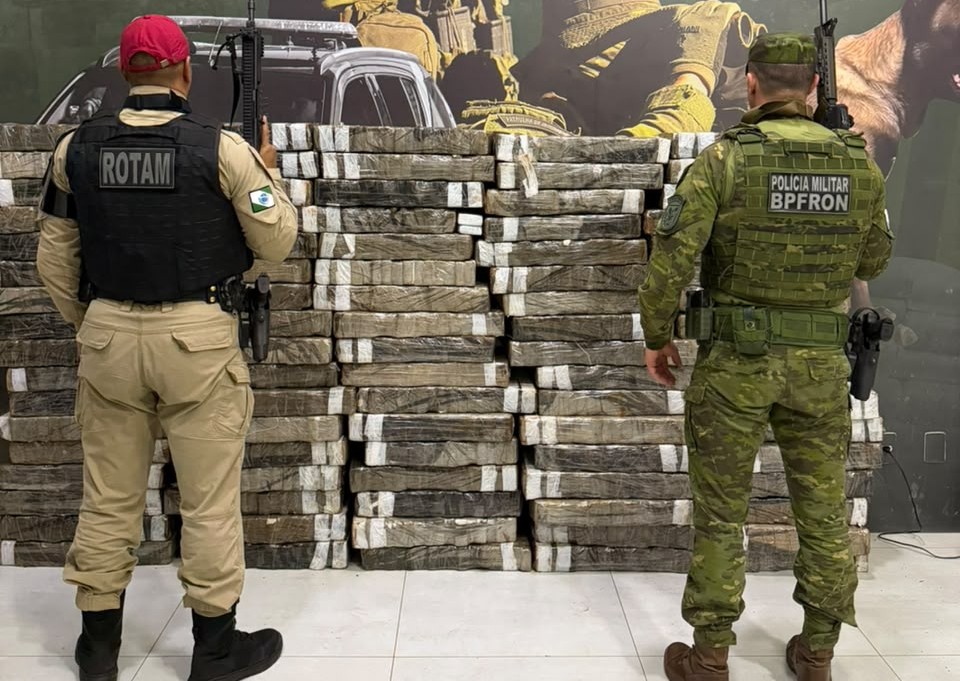 Polícia Rodoviária estadual apreende uma tonelada de maconha em esconderijo na região de Maringá