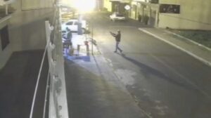 Polícia divulga foto do atirador do triplo homicídio que matou família por engano em Sarandi; vídeo