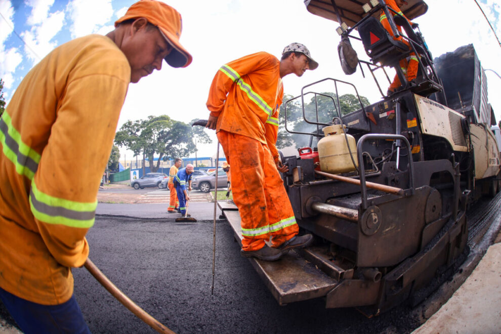 Prefeitura de Maringá notifica empresa para refazer recape da Avenida Mauá