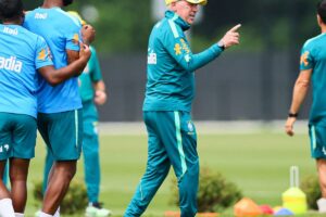 Prestes a estrear na Copa, Ancelotti não dá pistas sobre escalação