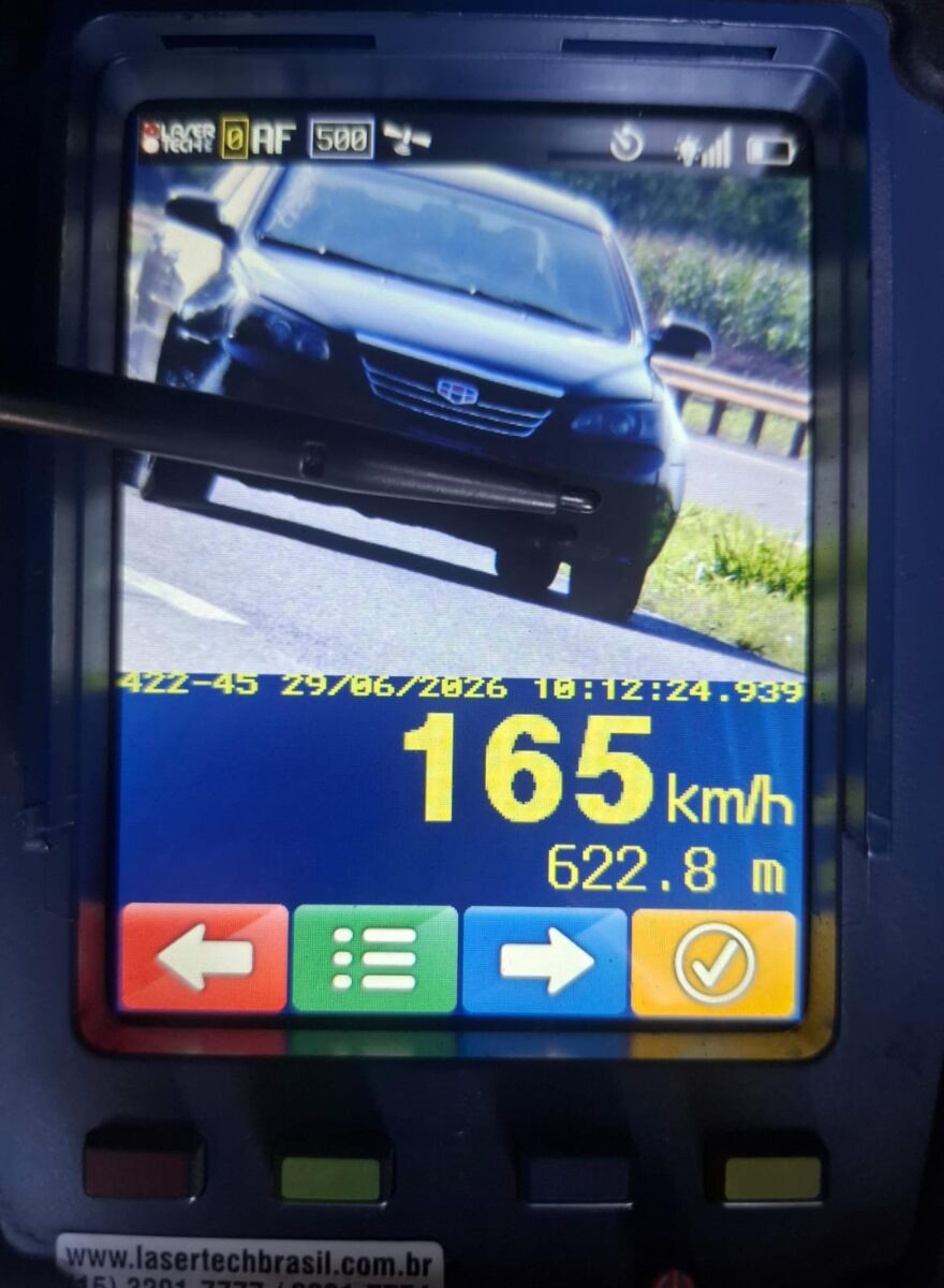 Radar flagra veículo a mais de 165km/h na PR-323, em Paiçandu