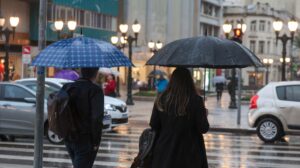 Sábado (20) será chuvoso em Maringá e temperatura pode cair para 11°C, indica Simepar