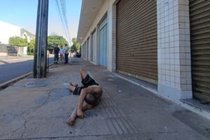 'Só tenho Deus no coração', diz homem após levar choque e despencar de telhado durante furto em Maringá