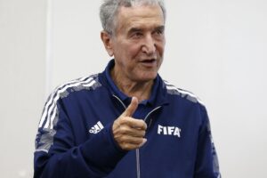 Técnico do tetra, Carlos Alberto Parreira é internado no Rio