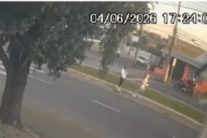 VÍDEO: Amigas param em ciclofaixa para tirar fotos e são investigadas por homicídio culposo; entenda