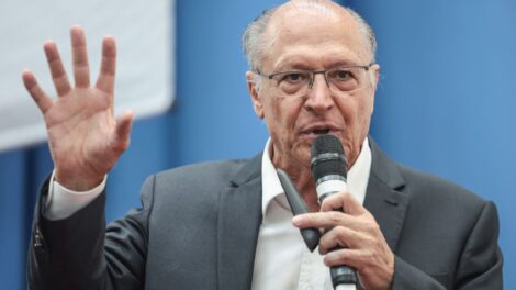 Alckmin diz que Milei presta desserviço à Argentina