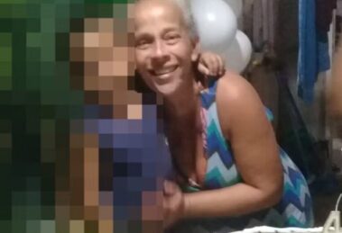 Bebê de 1 ano é encontrada mamando no peito da mãe após mulher ser assassinada; vítima é Karen Aparecida Ferreira Rosa