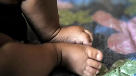 Bebê recém-nascido morre após se engasgar com leite, em Floresta