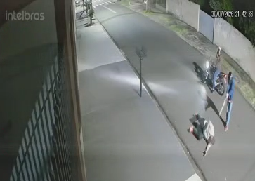 Câmera flagra execução a tiros em Maringá; vítima morreu no local