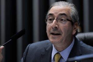Dino determina bloqueio de R$ 6,1 milhões do ex-deputado Eduardo Cunha