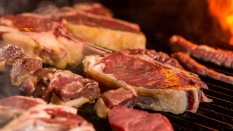 Do churrasco tradicional aos cortes nobres: o que mudou na forma de escolher e preparar a carne?