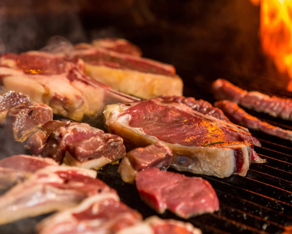 Do churrasco tradicional aos cortes nobres: o que mudou na forma de escolher e preparar a carne?