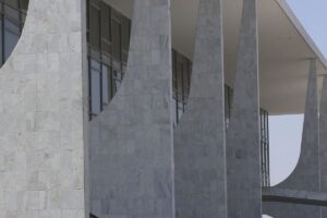 Em artigo no Washington Post, Lula critica política de taxas dos EUA
