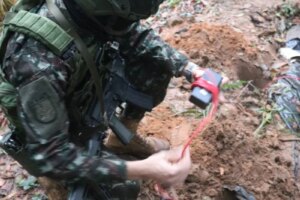 Exército Brasileiro e Polícia Ambiental explodem 'bunker' em Icaraíma; VÍDEO