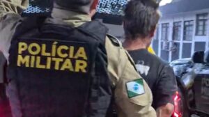 Homem é preso após tentar matar colega com facadas na cabeça durante briga por ciúmesm em Sarandi
