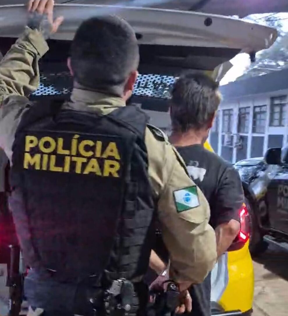 Homem é preso após tentar matar colega com facadas na cabeça durante briga por ciúmesm em Sarandi