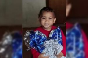 Irmãos de menino morto por não dar 'bom dia' ao pai relatam tortura: 'Ele morde a gente'