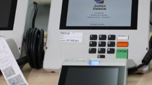 Justiça Eleitoral afasta servidores com parentes candidatos