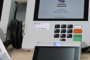 Justiça Eleitoral afasta servidores com parentes candidatos