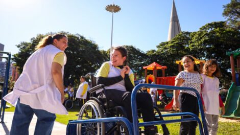 Maringá inaugura primeiro parque inclusivo para crianças com deficiência na região da Catedral