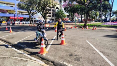 Maringá promove treinamento de pilotagem defensiva para motociclistas no Dia do Motociclista