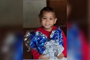 Menino morto pelo pai por não dar "bom dia" teve coração deslocado