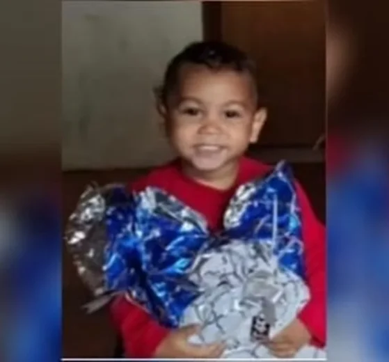 Menino morto pelo pai por não dar "bom dia" teve coração deslocado