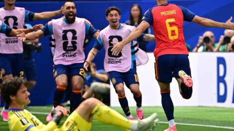 Merino decide outra vez, Espanha vai à semifinal e frustra sonho belga