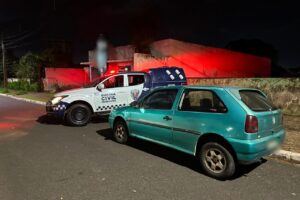 Monitoramento identifica carro furtado e veículo é recuperado na Praça Salgado Filho, em Maringá