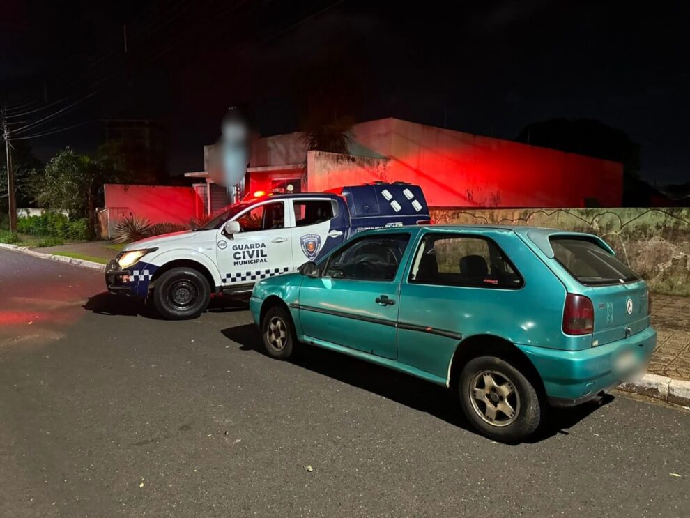 Monitoramento identifica carro furtado e veículo é recuperado na Praça Salgado Filho, em Maringá