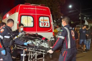 Motociclista morre após bater em meio fio e ser arremessado contra árvore, em Maringá