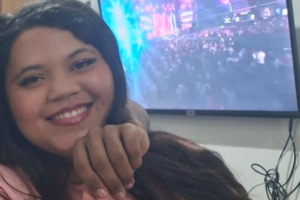 Moradora de Sarandi, na região de Maringá, Alana é mãe de três crianças, de 3, 5 e 7 anos, e trabalha como motorista de aplicativo há cerca de quatro meses.