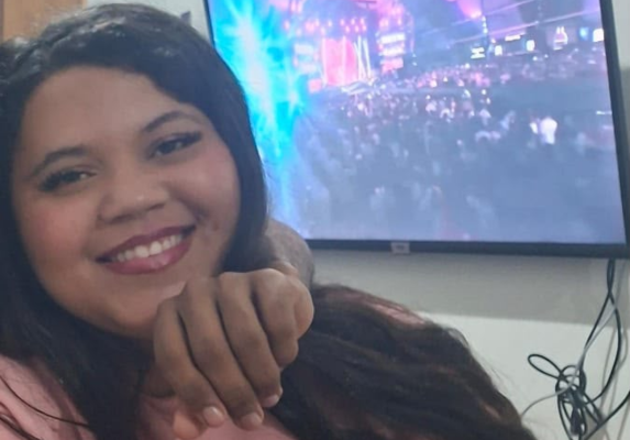 Moradora de Sarandi, na região de Maringá, Alana é mãe de três crianças, de 3, 5 e 7 anos, e trabalha como motorista de aplicativo há cerca de quatro meses.