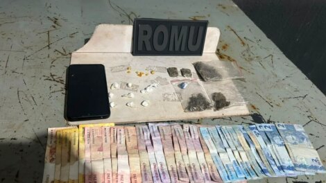 Mulher tenta esconder cocaína nas partes íntimas e acaba presa por tráfico em Maringá